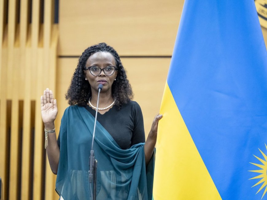 Perezida Kagame yirukanye ku mirimo ye, Jeanine Munyeshuli wari Umunyamabanga wa Leta ushinzwe ishoramari rya Leta no kwegeranya imari, muri Minisiteri y'Imari n'Igenamigambi.