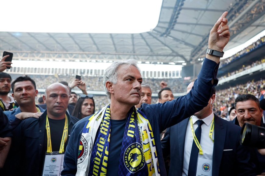 Umutoza Jose Mourinho wakiriwe bidasanzwe yahaye ubutumwa bukomeye abafana ba Fenerbahçe