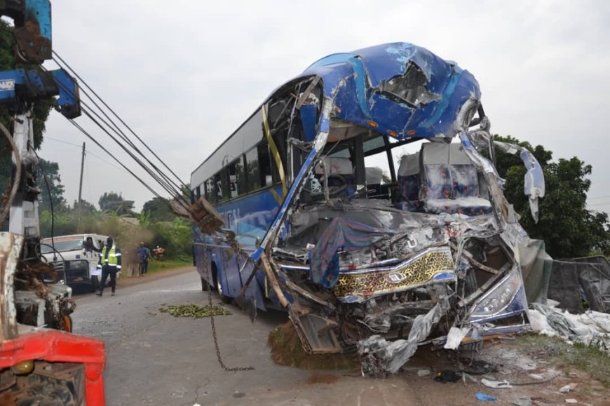 Uganda: Impanuka idasanzwe y’ikamyo na bisi yahitanye batandatu abandi barakomereka bikabije