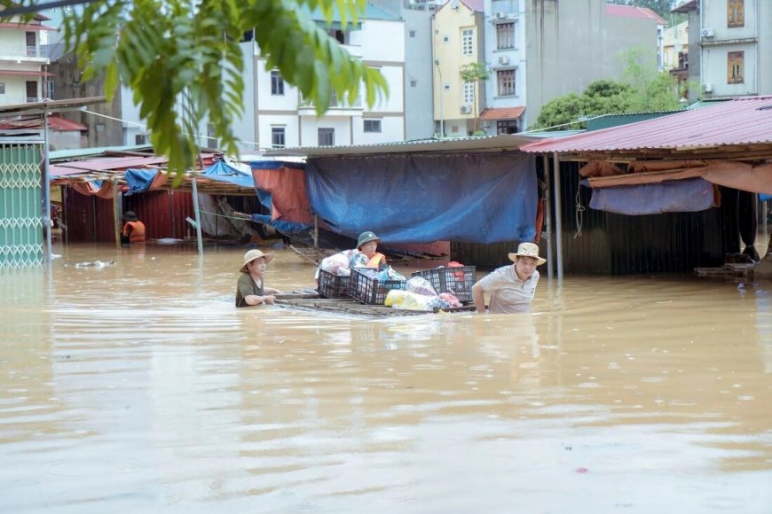 Vietnam: Umubare w’abahitanywe n’imyuzure umaze kurenga ku bantu 65 ndetse abandi benshi bakomeje kuburirwa irengero