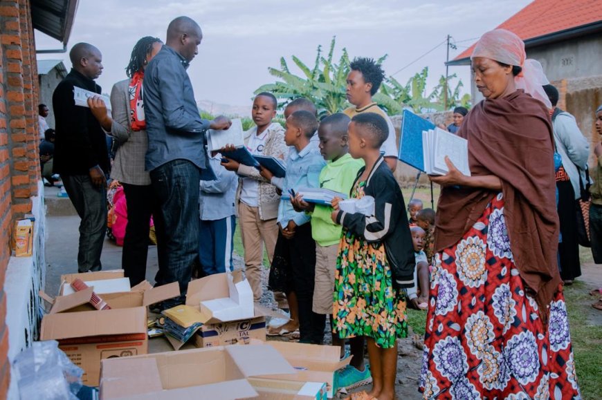 Abana 200 baturuka mu miryango itishoboye bahawe ibikoresho by’ishuri kugira ngo bashobore gusubira ku ishuri