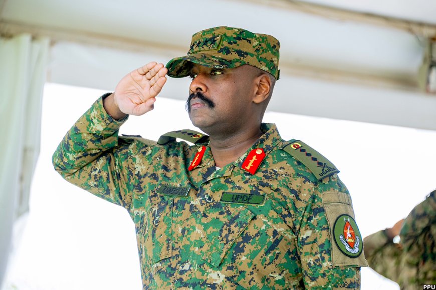 Umugaba mukuru w'ingabo za Uganda Gen.Muhoozi yagaragaje urutonde rw’abantu b’intagarugero mu mateka y’Isi