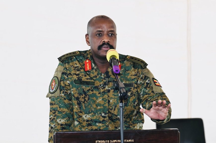 Umugaba Mukuru w’ingabo za Uganda, Gen Muhoozi Kainerugaba yateguje gufata umujyi wa Bunia muri RDC