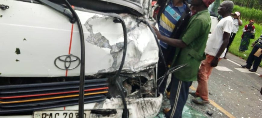 Nyamasheke: Imodoka yo mu bwoko bwa Toyota Coaster yakoze impanuka igonganye nindi hakomereka abantu 6