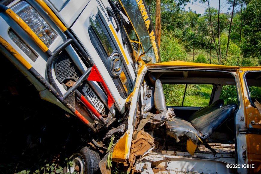 Kamonyi: Habaye impanuka aho ikamyo yagonze bisi itwara abanyeshuri ikayita munsi y'umuhanda abantu batanu bagakomereka cyane